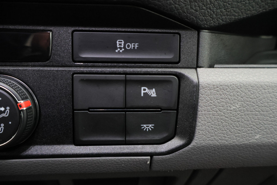 Volkswagen Crafter 35 2.0 TDI DSG L3H3 3-Zits, Camera, Apple Carplay, Trekhaak, PDC