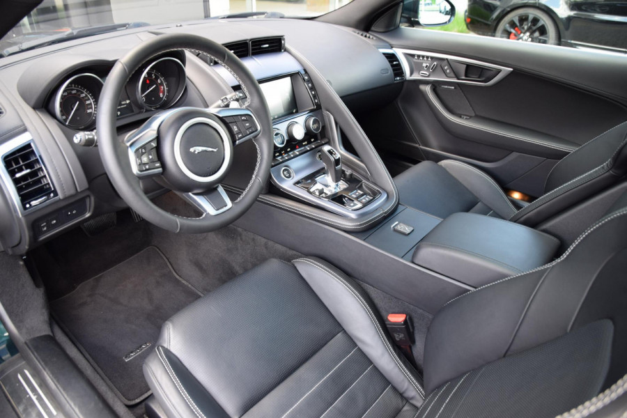 Jaguar F-Type 3.0 V6 RWD R-Dynamic | British Racing Green |