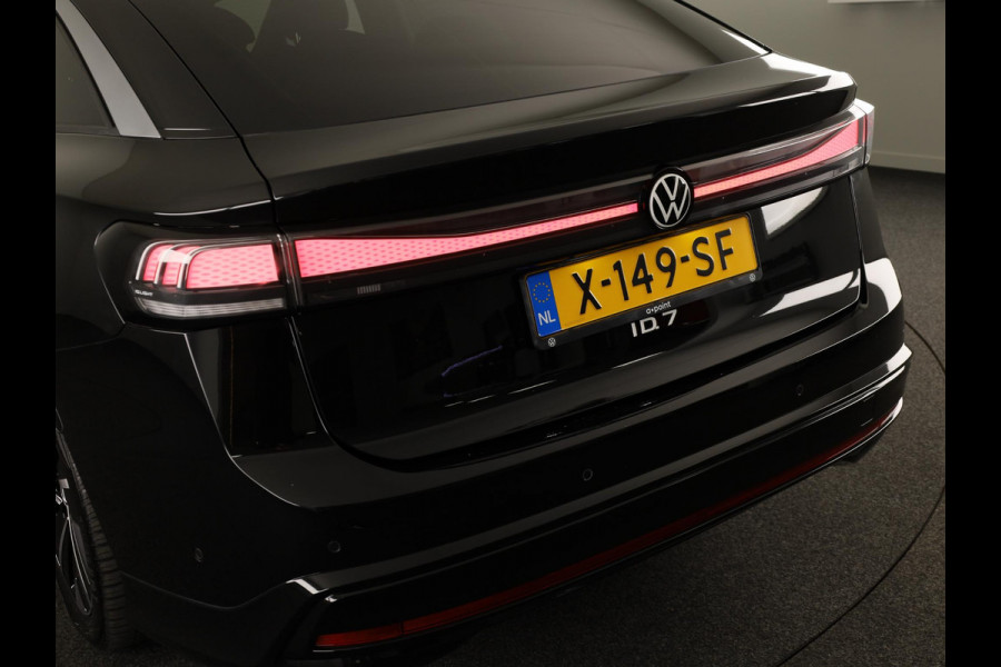 Volkswagen ID.7 Pro Business 77 kWh SOH 100% | 285PK | Navigatie | Camera | Elektrische klep | Warmtepomp