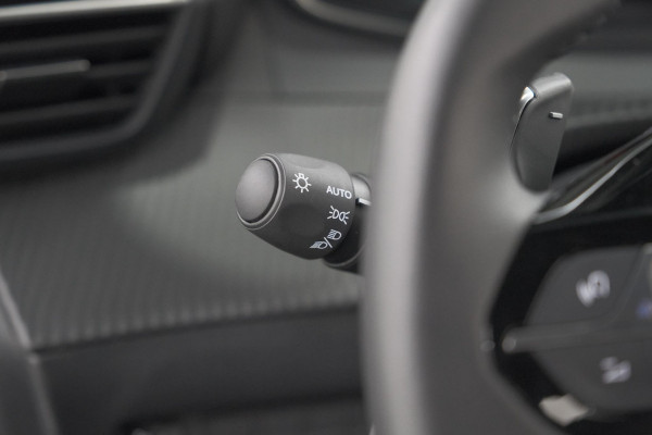 Peugeot 2008 Hybrid 136 e-DCS6 Style | Apple Carplay | Parkeersensoren | Climate control