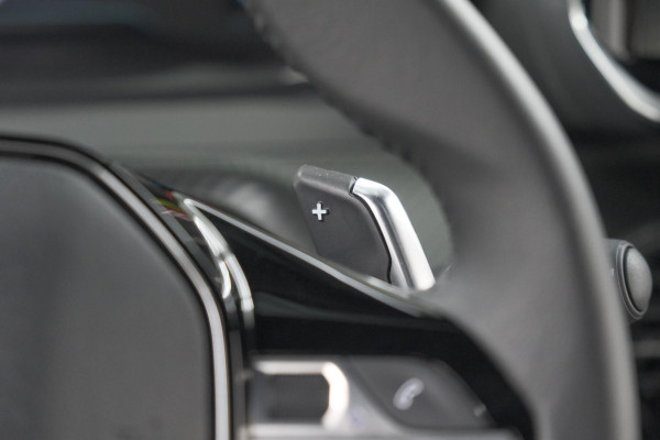 Peugeot 2008 Hybrid 136 e-DCS6 Style | Apple Carplay | Parkeersensoren | Climate control