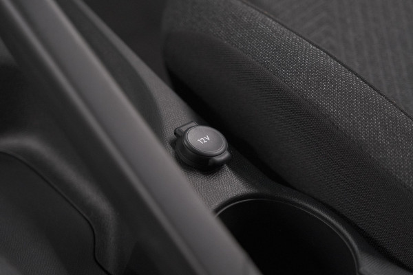 Peugeot 2008 Hybrid 136 e-DCS6 Style | Apple Carplay | Parkeersensoren | Climate control