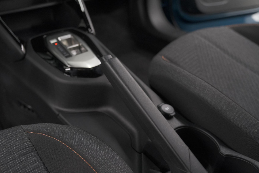 Peugeot 2008 Hybrid 136 e-DCS6 Style | Apple Carplay | Parkeersensoren | Climate control