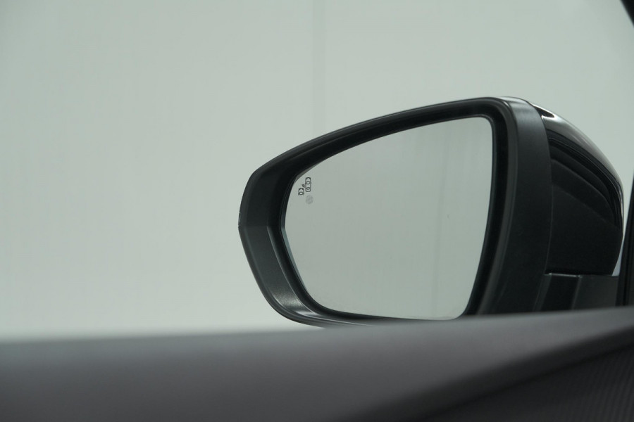 Peugeot 3008 1.6 HYbrid 225 Blue Lease Allure | Camera | Adaptieve Cruise Control | Dodehoekdetectie | Allseason Banden