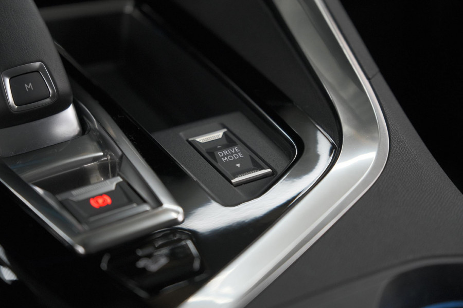 Peugeot 3008 PureTech 130 EAT8 Allure | Camera | Adaptieve Cruise Control | Elektrische Kofferklep