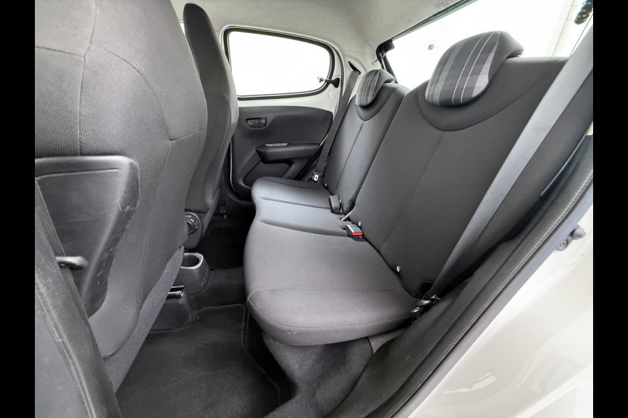 Peugeot 108 1.0 e-VTi 5Drs Airco Bluetooth Carkit Elek.Ramen Pack Premium Active Centrale vergrendeling Afstandsbediend Isofix Led USB ESP Origineel Nederlandse Auto