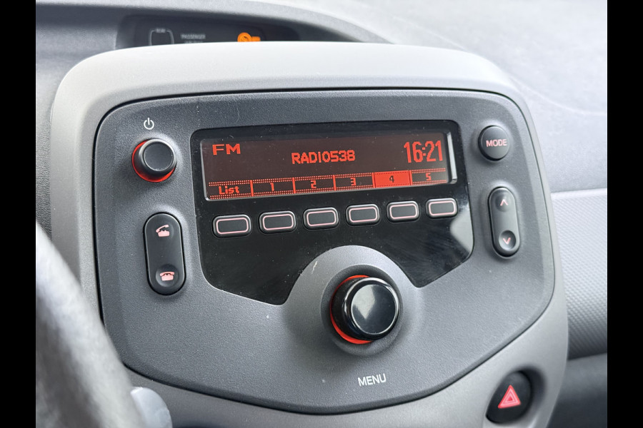 Peugeot 108 1.0 e-VTi 5Drs Airco Bluetooth Carkit Elek.Ramen Pack Premium Active Centrale vergrendeling Afstandsbediend Isofix Led USB ESP Origineel Nederlandse Auto