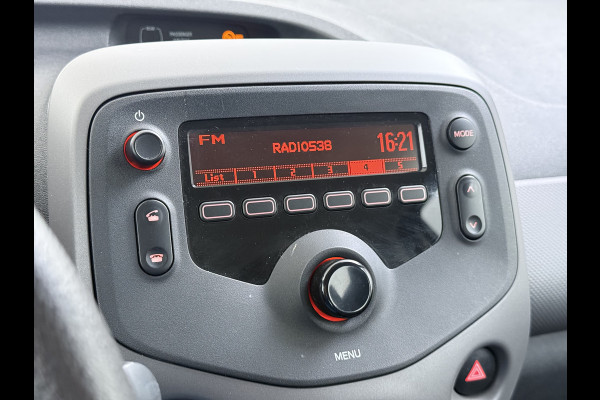 Peugeot 108 1.0 e-VTi 5Drs Airco Bluetooth Carkit Elek.Ramen Pack Premium Active Centrale vergrendeling Afstandsbediend Isofix Led USB ESP Origineel Nederlandse Auto