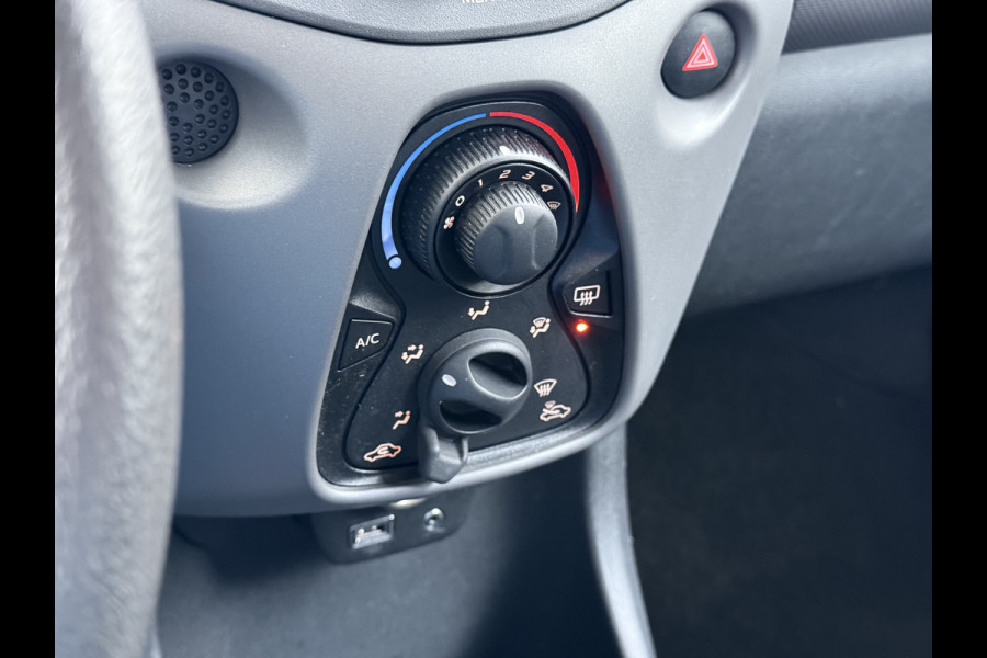 Peugeot 108 1.0 e-VTi 5Drs Airco Bluetooth Carkit Elek.Ramen Pack Premium Active Centrale vergrendeling Afstandsbediend Isofix Led USB ESP Origineel Nederlandse Auto