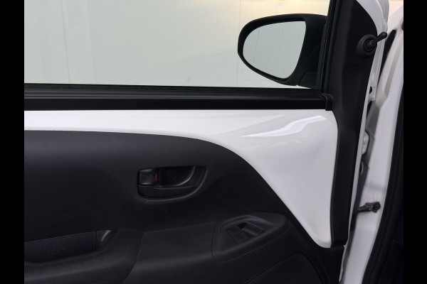 Peugeot 108 1.0 e-VTi 5Drs Airco Bluetooth Carkit Elek.Ramen Pack Premium Active Centrale vergrendeling Afstandsbediend Isofix Led USB ESP Origineel Nederlandse Auto