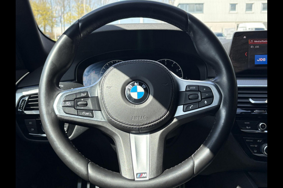 BMW 5 Serie Touring 520i High Executive Edition | M Pakket | Stoelverwarming | Memory | Dealer OH |