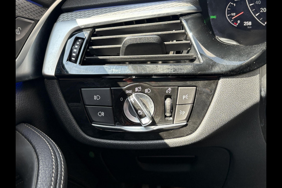 BMW 5 Serie Touring 520i High Executive Edition | M Pakket | Stoelverwarming | Memory | Dealer OH |