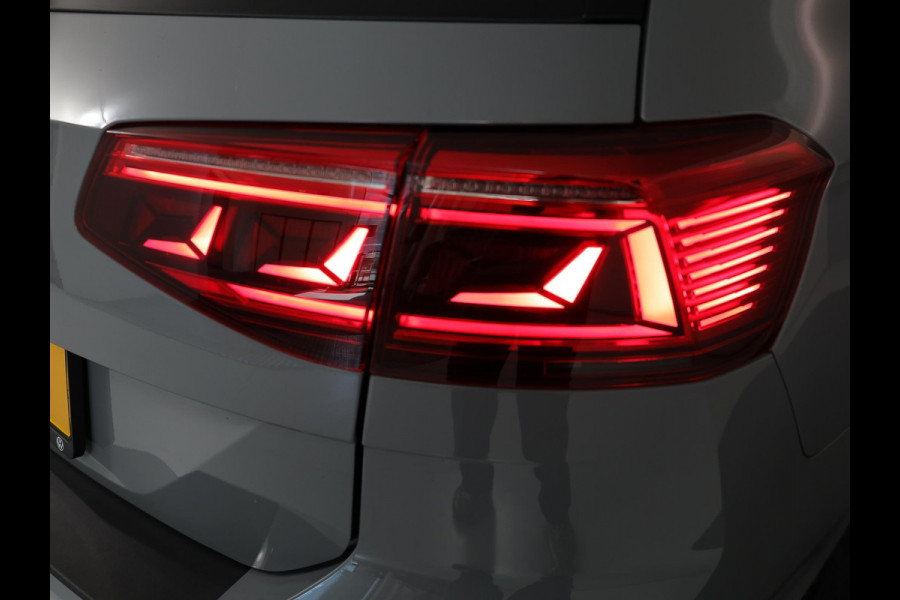 Volkswagen Passat Variant 1.4 TSI PHEV GTE Business 218PK | Camera| 17'LM-velgen |dodehoekspiegel| Alarm