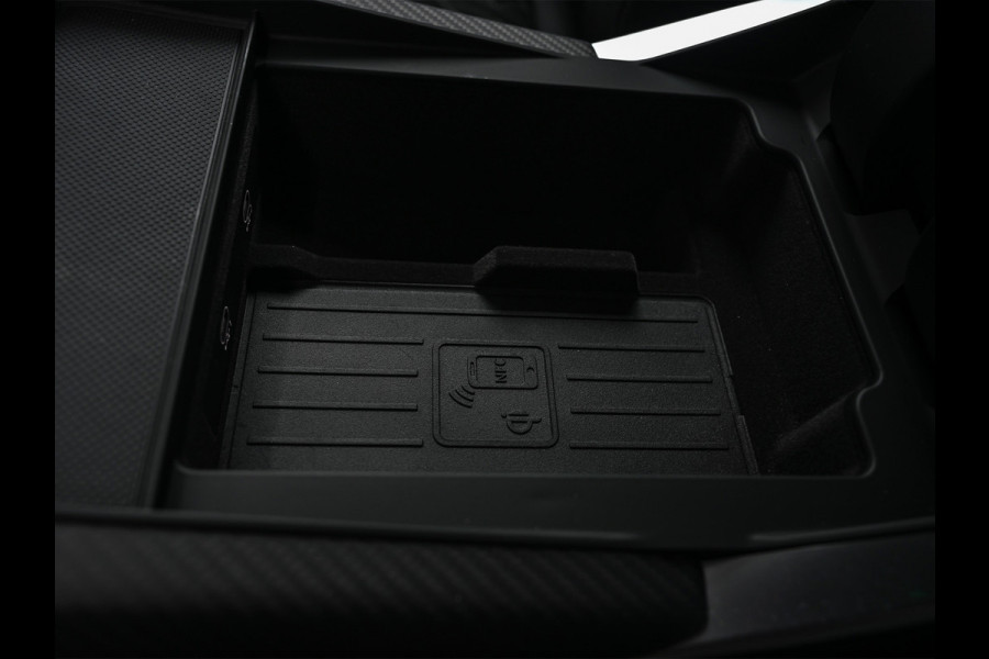 Audi Q8 60 TFSI e quattro | Audi Exclusive | B&O Advanced | S-seats met massage | Achteras besturing | Soft close | Adaptive cruise | Carbon inleg | Ambiance interieur | 360 camera | Verwarmbaar stuurwiel | Trekhaak