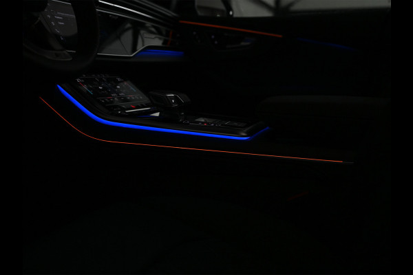 Audi Q8 60 TFSI e quattro | Audi Exclusive | B&O Advanced | S-seats met massage | Achteras besturing | Soft close | Adaptive cruise | Carbon inleg | Ambiance interieur | 360 camera | Verwarmbaar stuurwiel | Trekhaak