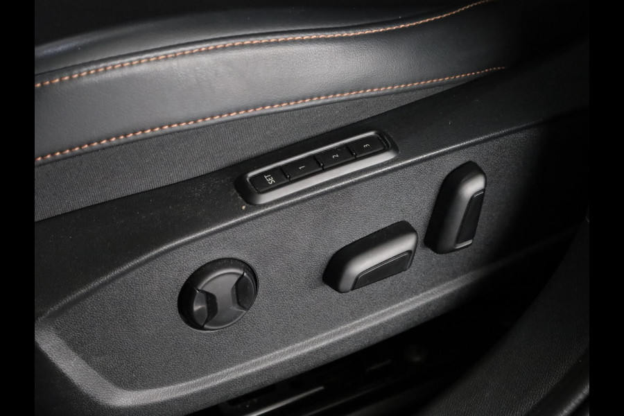 CUPRA Formentor 1.4 e-Hybrid Performance 245pk | Komt zaterdag 11 april binnen | Panoramadak | 19 inch Lichtmetalen velgen | Dode hoek detectie | Adaptieve cruise controle