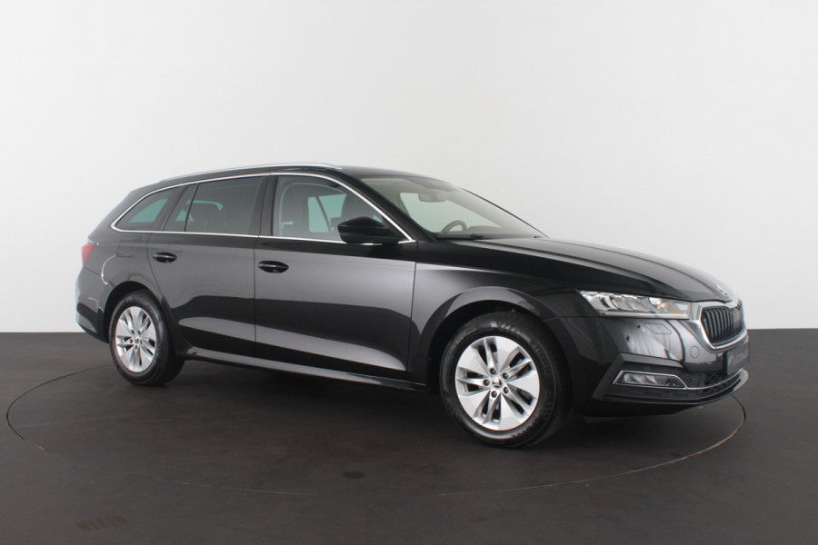 Škoda Octavia Combi 1.0 e-TSI Business > Trekhaak (zwenkbaar)/Camera/Stoelverwarming...