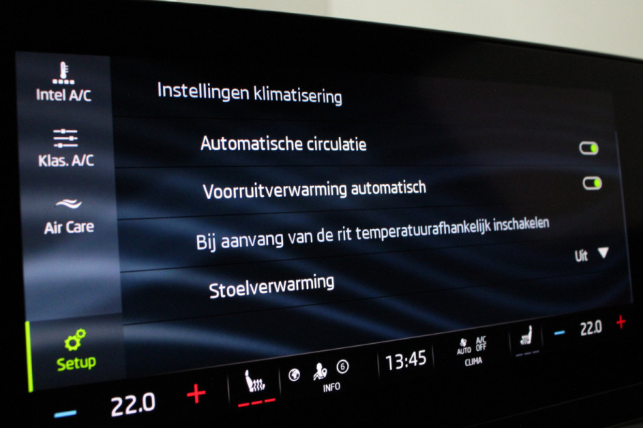 Škoda Octavia Combi 1.0 e-TSI Business > Trekhaak (zwenkbaar)/Camera/Stoelverwarming...