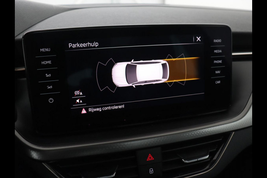 Škoda SCALA 1.0 TSI Business Edition | Panoramadak | Stoelverwarming | Adaptive cruise | Carplay | Full LED | Navigatie | Parkeerhulp | Climate control | DAB | Getint glas