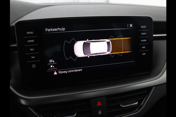 Škoda SCALA 1.0 TSI Business Edition | Panoramadak | Stoelverwarming | Adaptive cruise | Carplay | Full LED | Navigatie | Parkeerhulp | Climate control | DAB | Getint glas
