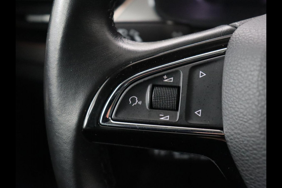 Škoda SCALA 1.0 TSI Business Edition | Panoramadak | Stoelverwarming | Adaptive cruise | Carplay | Full LED | Navigatie | Parkeerhulp | Climate control | DAB | Getint glas