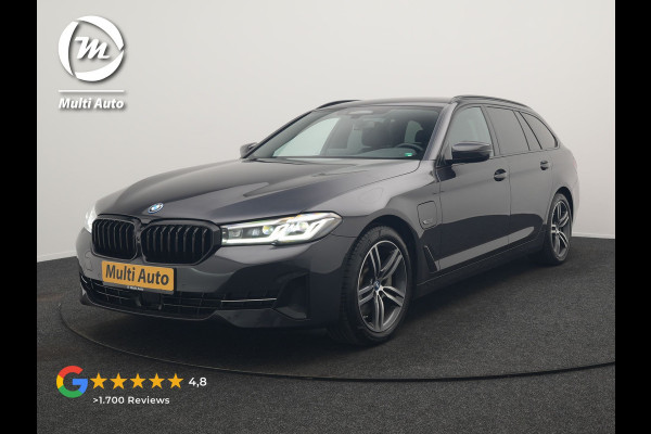 BMW 5 Serie Touring 530e High Executive PHEV 293pk Dealer O.H. Achteras besturing | Trekhaak Af Fabriek | Adaptive Cruise | Camera | Lederen Sportstoelen Memory & Verwarmd | Sfeerverlichting | Stuur Verwarmd | Blis | Apple Carplay | Navigatie | DAB |