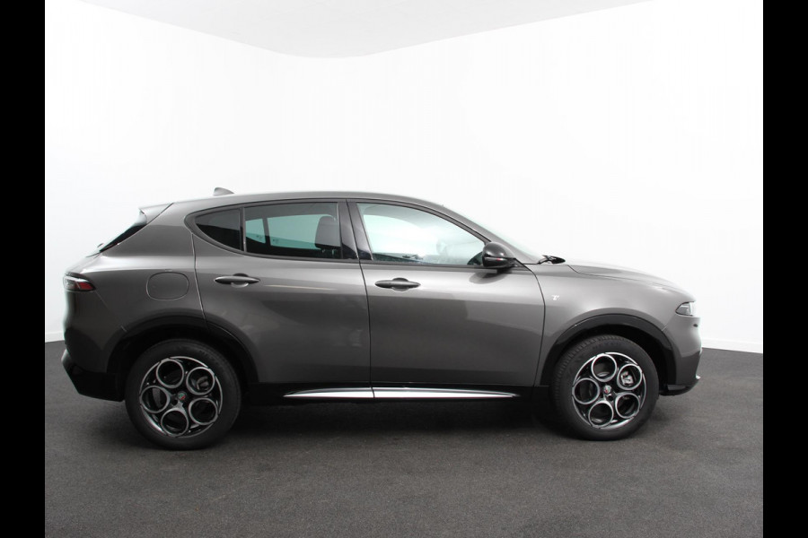 Alfa Romeo Tonale 1.3T PHEV Ti Automaat 280 PK Climate control Adaptieve cruise control Parkeersensoren achter Camera Sfeerverlichting Navigatie Apple Carplay/ Android Auto