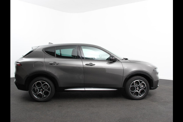 Alfa Romeo Tonale 1.3T PHEV Ti Automaat 280 PK Climate control Adaptieve cruise control Parkeersensoren achter Camera Sfeerverlichting Navigatie Apple Carplay/ Android Auto
