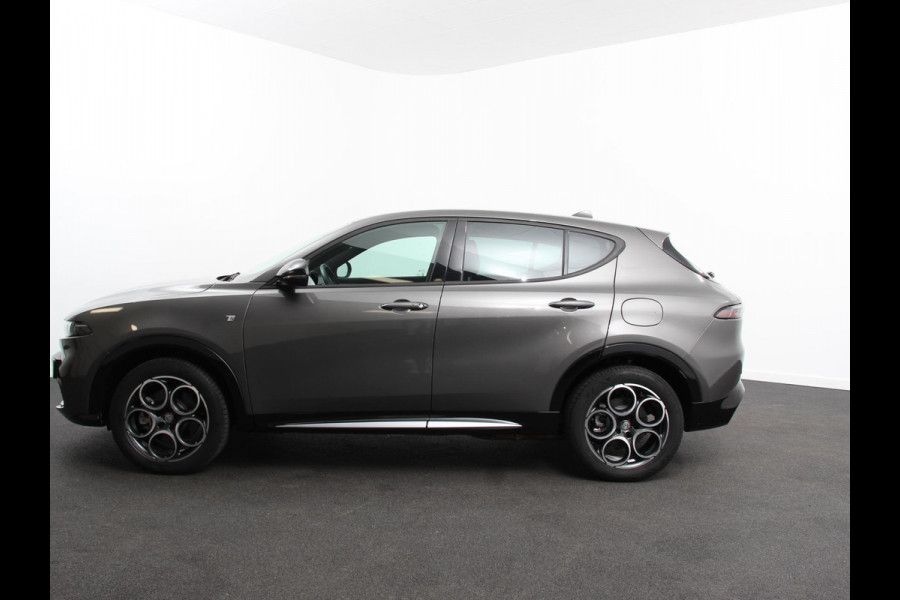 Alfa Romeo Tonale 1.3T PHEV Ti Automaat 280 PK Climate control Adaptieve cruise control Parkeersensoren achter Camera Sfeerverlichting Navigatie Apple Carplay/ Android Auto