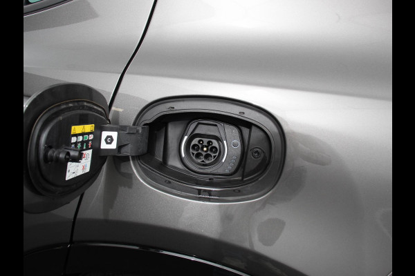 Alfa Romeo Tonale 1.3T PHEV Ti Automaat 280 PK Climate control Adaptieve cruise control Parkeersensoren achter Camera Sfeerverlichting Navigatie Apple Carplay/ Android Auto