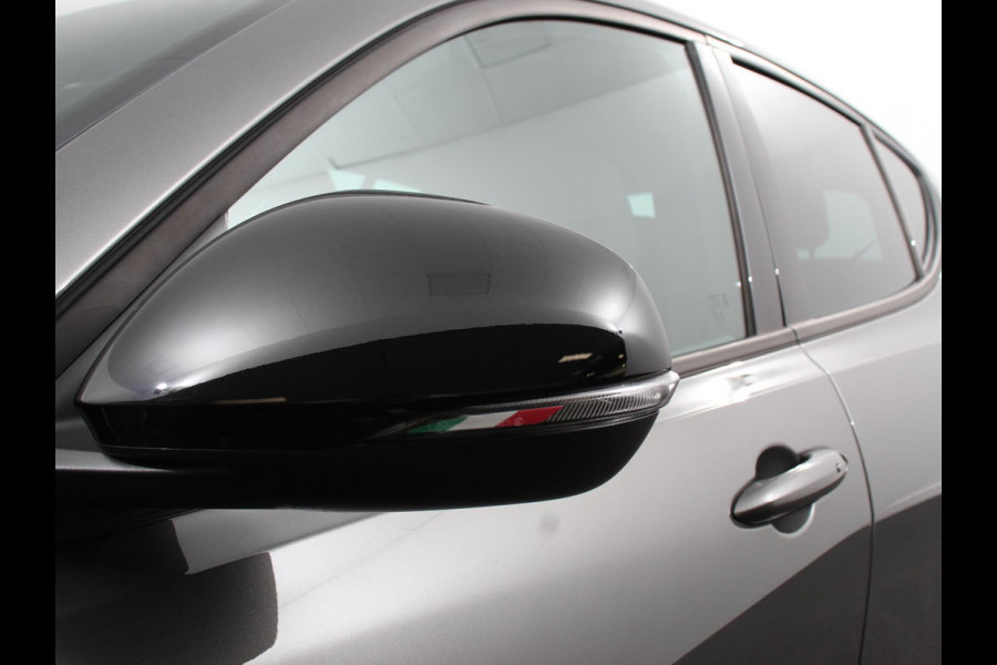 Alfa Romeo Tonale 1.3T PHEV Ti Automaat 280 PK Climate control Adaptieve cruise control Parkeersensoren achter Camera Sfeerverlichting Navigatie Apple Carplay/ Android Auto