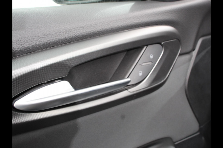 Alfa Romeo Tonale 1.3T PHEV Ti Automaat 280 PK Climate control Adaptieve cruise control Parkeersensoren achter Camera Sfeerverlichting Navigatie Apple Carplay/ Android Auto