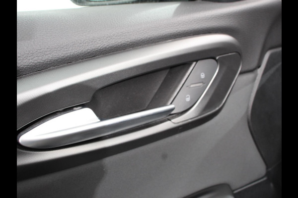 Alfa Romeo Tonale 1.3T PHEV Ti Automaat 280 PK Climate control Adaptieve cruise control Parkeersensoren achter Camera Sfeerverlichting Navigatie Apple Carplay/ Android Auto