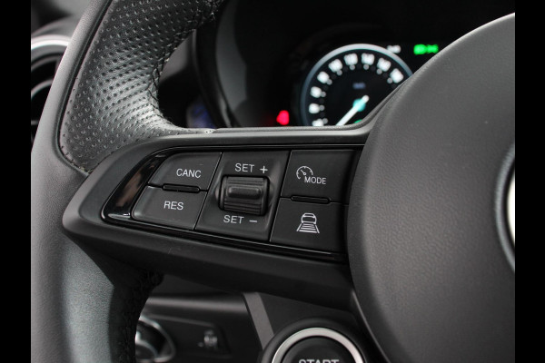 Alfa Romeo Tonale 1.3T PHEV Ti Automaat 280 PK Climate control Adaptieve cruise control Parkeersensoren achter Camera Sfeerverlichting Navigatie Apple Carplay/ Android Auto