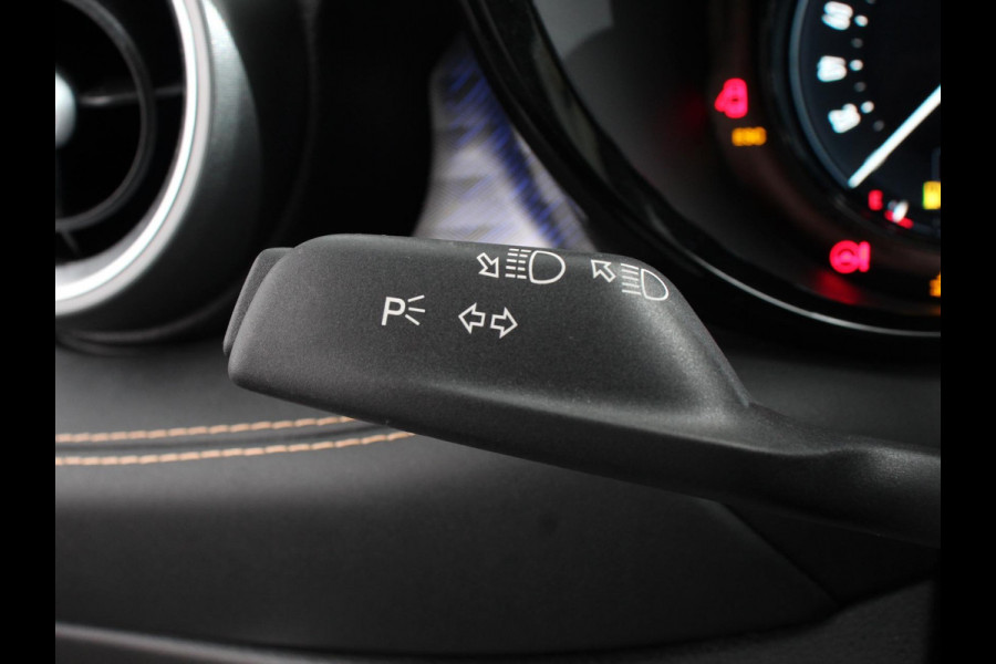 Alfa Romeo Tonale 1.3T PHEV Ti Automaat 280 PK Climate control Adaptieve cruise control Parkeersensoren achter Camera Sfeerverlichting Navigatie Apple Carplay/ Android Auto