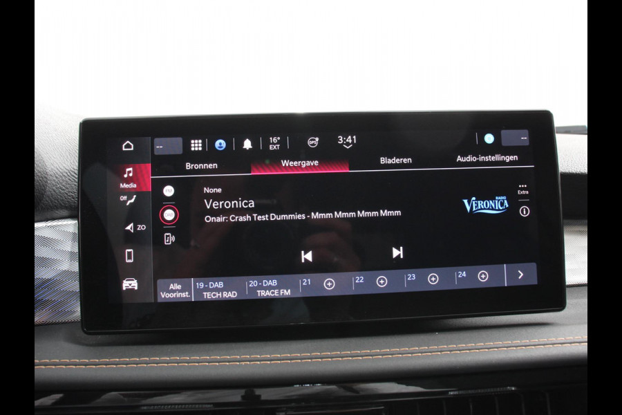 Alfa Romeo Tonale 1.3T PHEV Ti Automaat 280 PK Climate control Adaptieve cruise control Parkeersensoren achter Camera Sfeerverlichting Navigatie Apple Carplay/ Android Auto