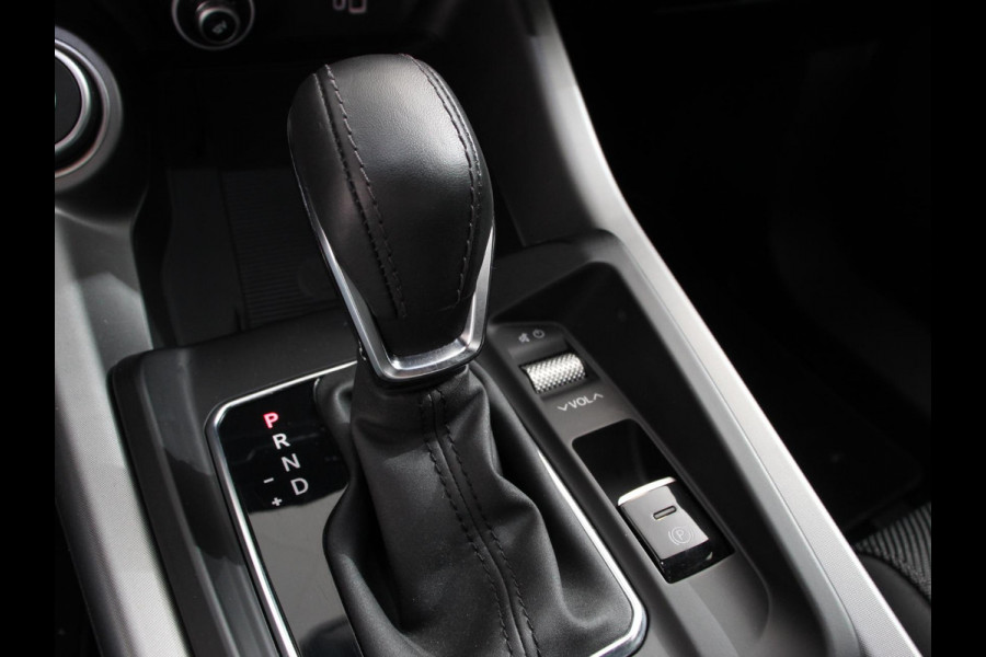 Alfa Romeo Tonale 1.3T PHEV Ti Automaat 280 PK Climate control Adaptieve cruise control Parkeersensoren achter Camera Sfeerverlichting Navigatie Apple Carplay/ Android Auto