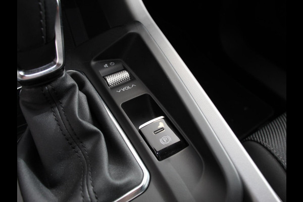 Alfa Romeo Tonale 1.3T PHEV Ti Automaat 280 PK Climate control Adaptieve cruise control Parkeersensoren achter Camera Sfeerverlichting Navigatie Apple Carplay/ Android Auto