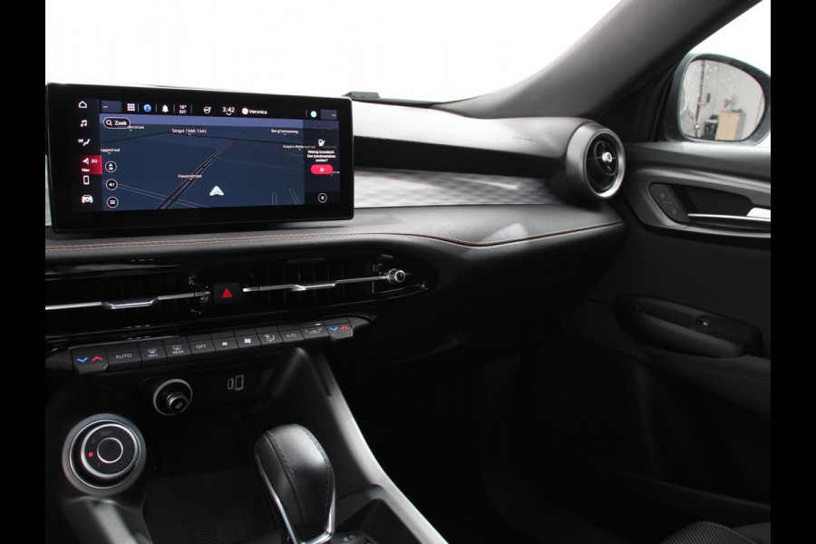 Alfa Romeo Tonale 1.3T PHEV Ti Automaat 280 PK Climate control Adaptieve cruise control Parkeersensoren achter Camera Sfeerverlichting Navigatie Apple Carplay/ Android Auto