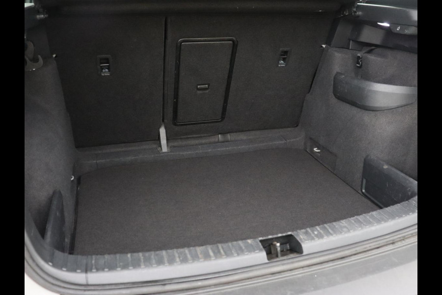 Škoda Karoq 1.5 TSI Business Edition Plus | Stoelverwarming | Trekhaak | Camera | Carplay | Navigatie | Keyless | Full LED | Verwarmde voorruit | Parkeerhulp | Climate control | DAB | Cruise control