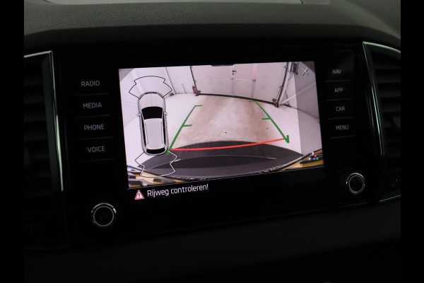 Škoda Karoq 1.5 TSI Business Edition Plus | Stoelverwarming | Trekhaak | Camera | Carplay | Navigatie | Keyless | Full LED | Verwarmde voorruit | Parkeerhulp | Climate control | DAB | Cruise control