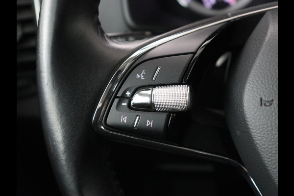 Škoda Karoq 1.5 TSI Business Edition Plus | Stoelverwarming | Trekhaak | Camera | Carplay | Navigatie | Keyless | Full LED | Verwarmde voorruit | Parkeerhulp | Climate control | DAB | Cruise control