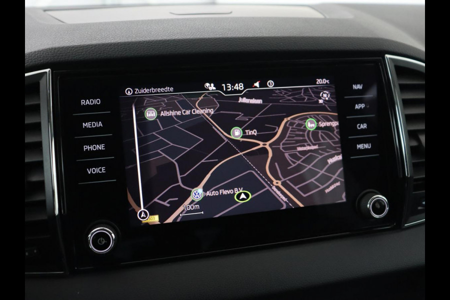 Škoda Karoq 1.5 TSI Business Edition Plus | Stoelverwarming | Trekhaak | Camera | Carplay | Navigatie | Keyless | Full LED | Verwarmde voorruit | Parkeerhulp | Climate control | DAB | Cruise control