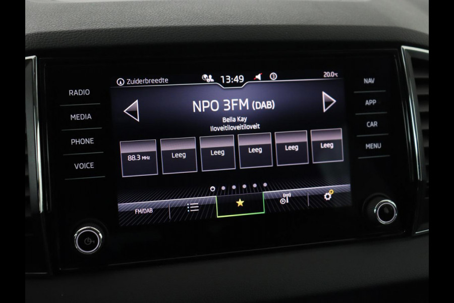 Škoda Karoq 1.5 TSI Business Edition Plus | Stoelverwarming | Trekhaak | Camera | Carplay | Navigatie | Keyless | Full LED | Verwarmde voorruit | Parkeerhulp | Climate control | DAB | Cruise control