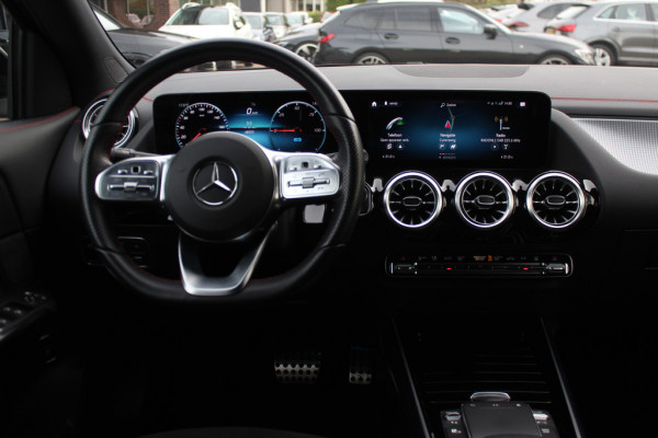 Mercedes-Benz EQA 250 Business Solution AMG 67 kWh / Panoramadak / Camera / CarPlay / 18'' / Stoelverwarming / Dodehoek / DAB / Cruise Control