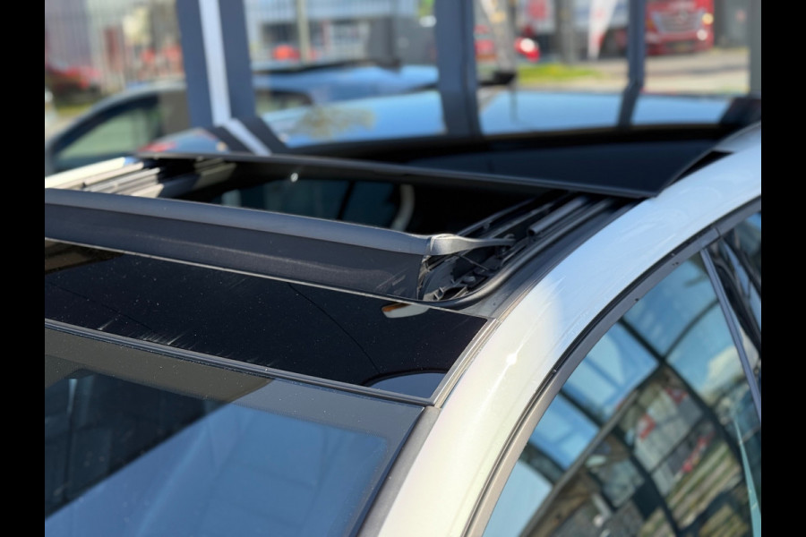 Volkswagen Golf 2.0 TSI R 4Motion | Pano | Akra | HUD | Memory