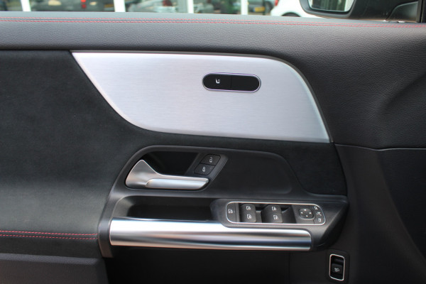 Mercedes-Benz EQA 250 Business Solution AMG 67 kWh / Panoramadak / Camera / CarPlay / 18'' / Stoelverwarming / Dodehoek / DAB / Cruise Control