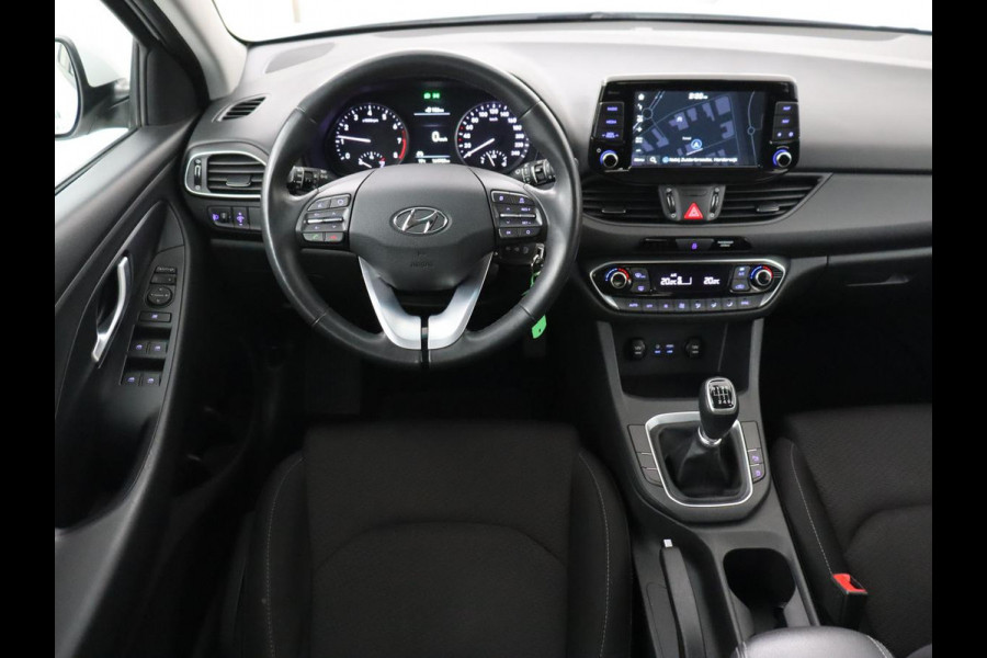 Hyundai i30 1.0 T-GDI Comfort | Carplay | Navigatie | Camera | Trekhaak | Climate control | Parkeerhulp | Cruise control | Bluetooth