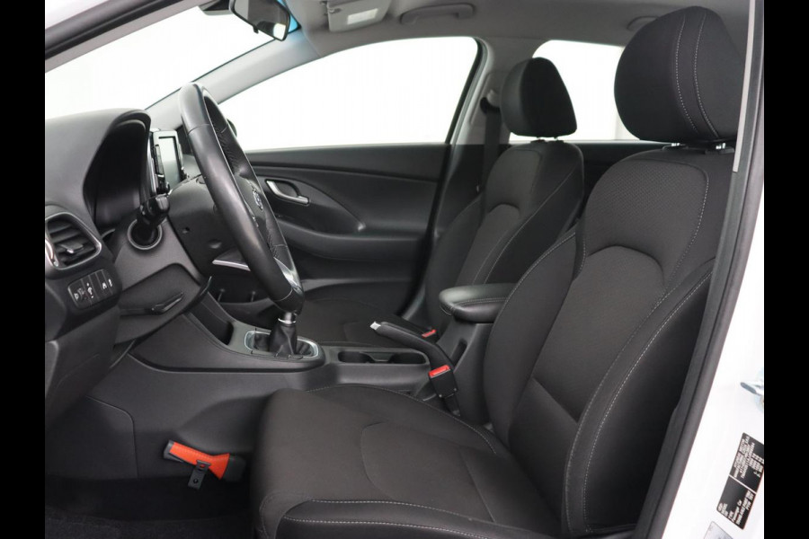 Hyundai i30 1.0 T-GDI Comfort | Carplay | Navigatie | Camera | Trekhaak | Climate control | Parkeerhulp | Cruise control | Bluetooth