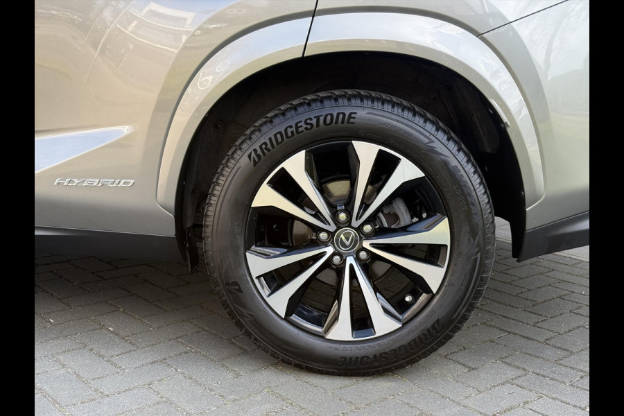 Lexus NX 300h Luxury Line | Dodehoekherkenning, Leer, Stoel + Stuurverwarming, 18 inch, Leer, Apple CarPlay/Android auto, Elektrische ach